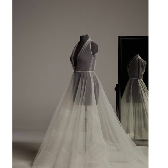 WHITE x Vera Wang Horsehair Tier Halter Overdress VW351565 size 4 soft white - Picture 1 of 3